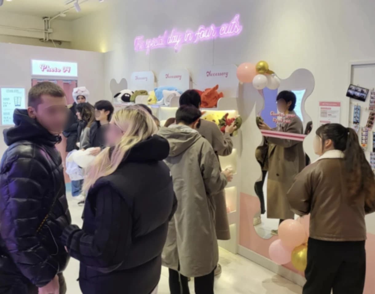 Crowded photo booth shop inside