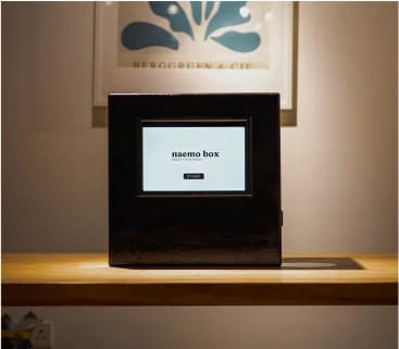 Naemo Box placed on a table