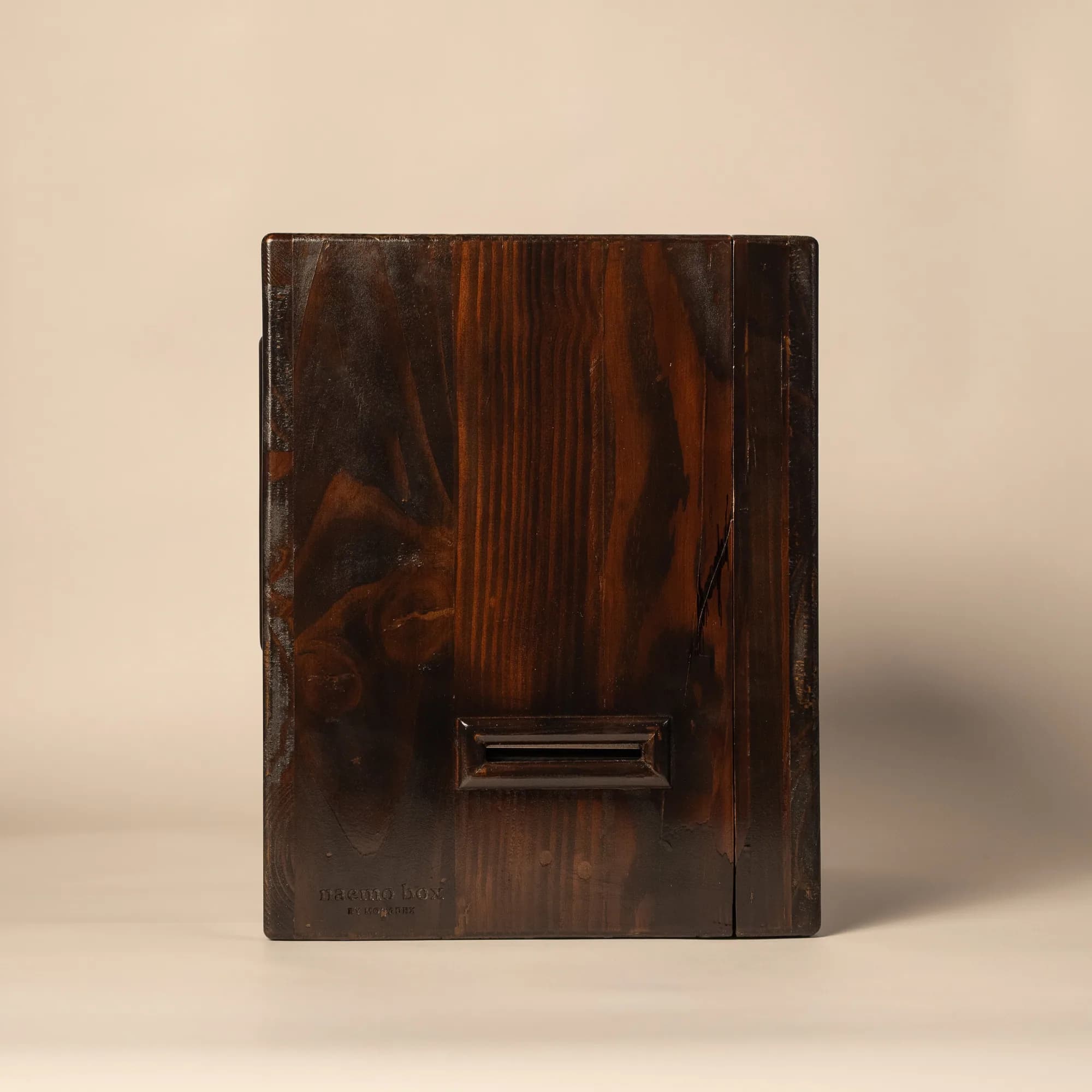 Naemo Box photo booth side view with print slot