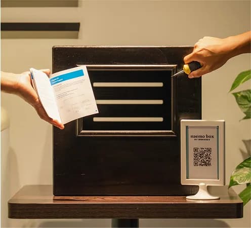 Naemo Box placed on a table