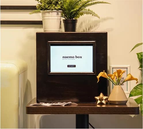 Naemo Box placed on a table