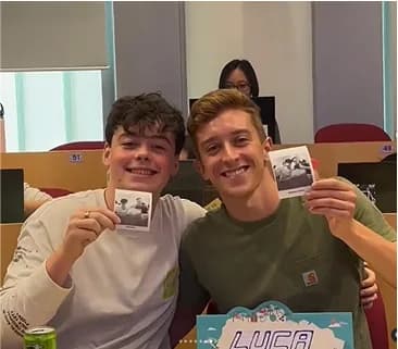 2 people holding Naemo Box photo receipts