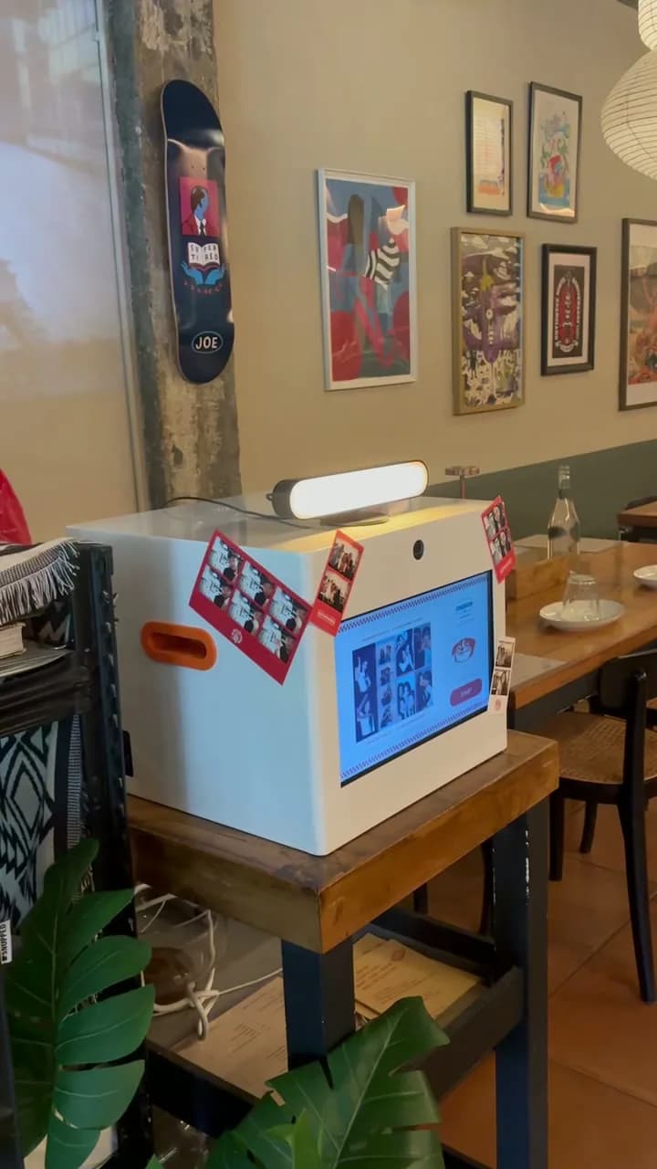 Raon mini photo booth in a cafe