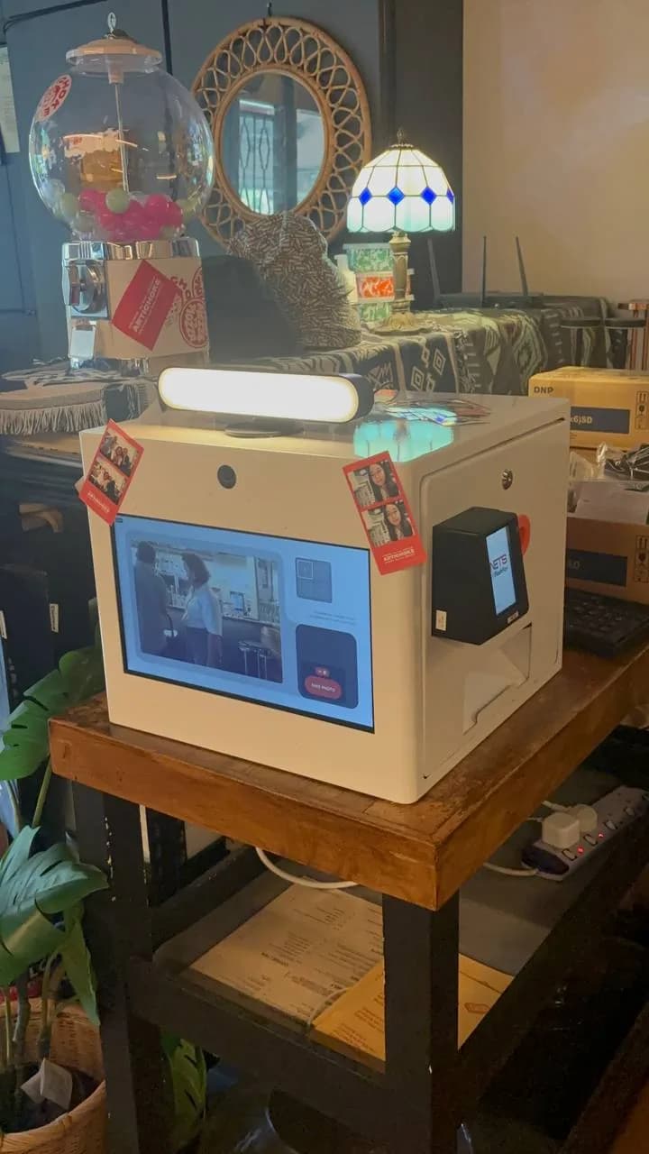 Raon mini photobooth inside a retail store