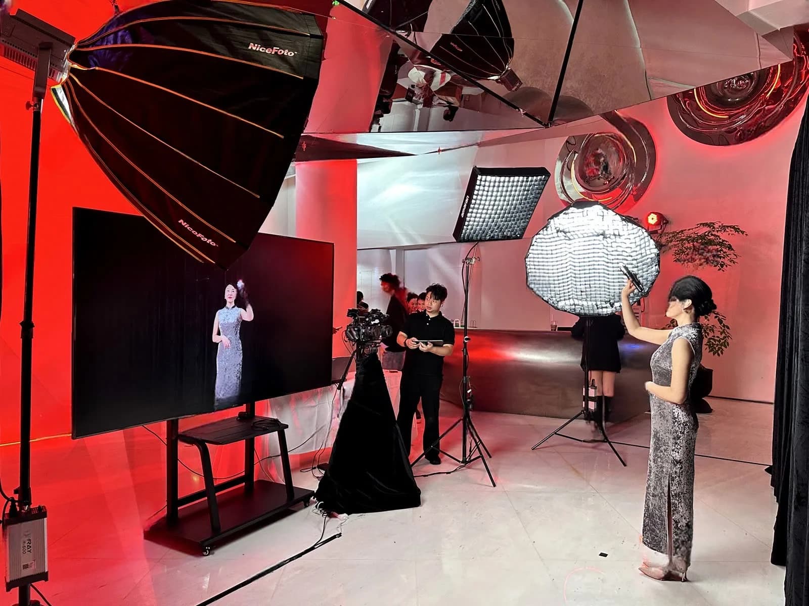 Twin-camera light-painting studio