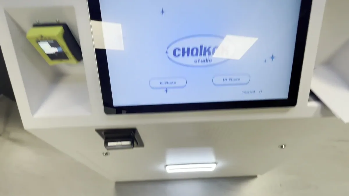 Chalkak start screen on a newly installed photo booth, ready for the first customers